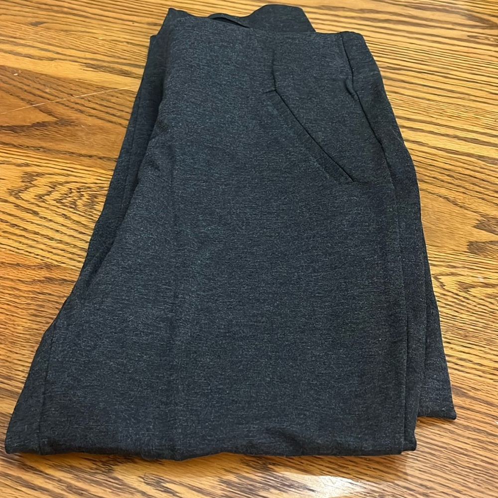 Chicos fab slimming ponte pants size 1 short